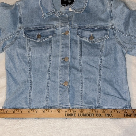 RISEN | LIGHT WASHED DISTRESSED JEAN JACKET | WOMENS SIZE LARGE | BUBBLE SLEEVE - Picture 14 of 15